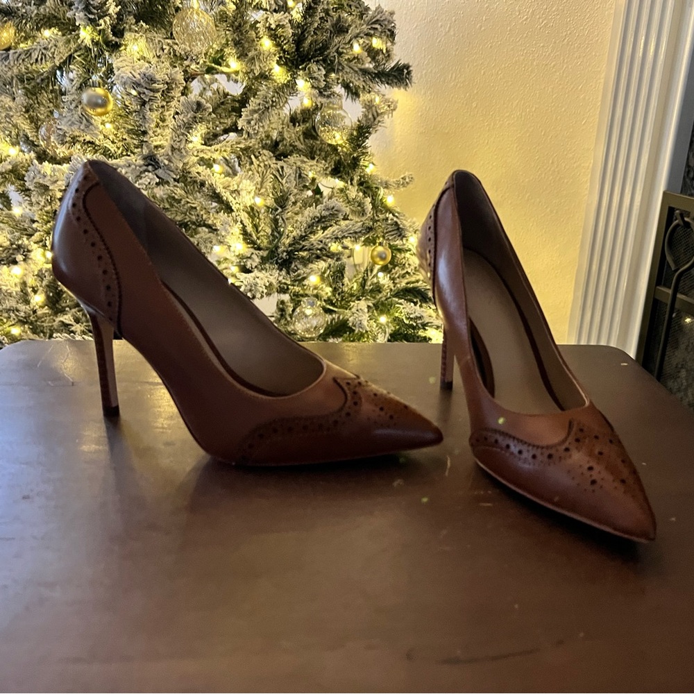 Ralph Lauren Lynden Pointed Pumps, Size 5B.